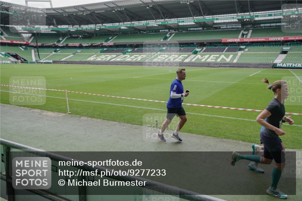 05.10.2025 - 20. swb-Marathon Bremen Michael Burmester http://msf.ph/oto/9277233 05.10.2025 12:56:10 Laufen im Stadion 78, 240, 325, 760, 830, 901, 984, 989, 1261, 1380, 1490, 1531, 1679, 1774, 1825, 1931, 2134, 2149, 2162, 2263, 2438, 2459, 2490, 2605, 2884, 2942, 3074, 3161, 3392, 3515, 3519, 3612, 3749, 3944, 3980, 4052, 4079, 4101, 4116, 4149, 4195, 4288, 4432, 4456, 4485, 4796, 4853, 5093, 5152, 5289, 5370, 5469, 5484, 5490, 5615, 5691, 5719, 6048, 6070, 6176, 6276, 6375, 6441, 6515, 6570, 6615, 6689, 6744, 6797, 6820, 6864, 6937, 7000, 7292, 7431, 7920, 8060, 8144, 8222, 6527 meine-sportfotos.de