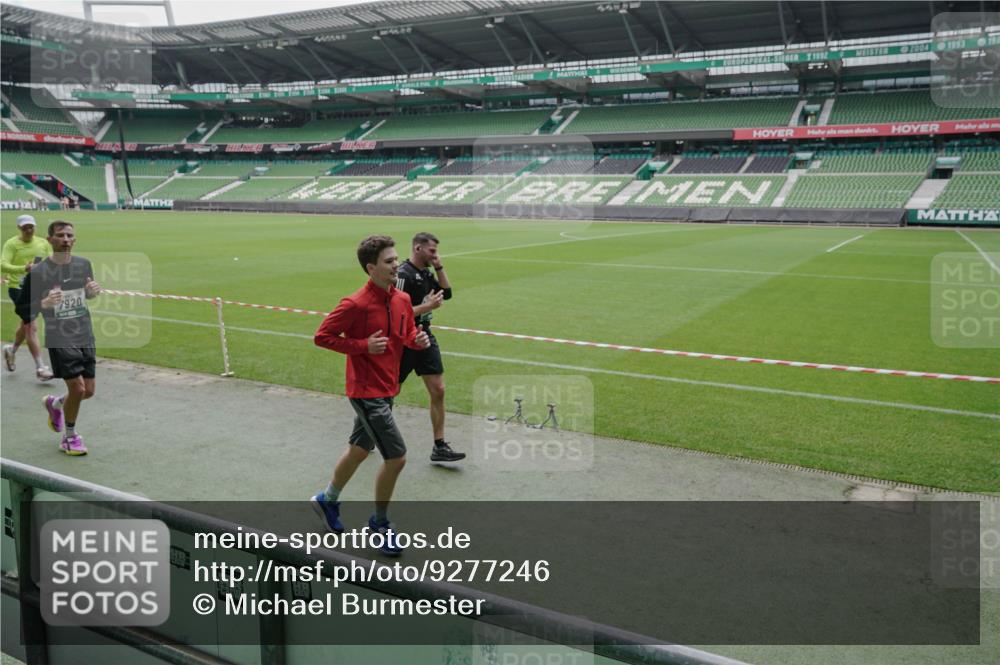 05.10.2025 - 20. swb-Marathon Bremen Michael Burmester http://msf.ph/oto/9277246 05.10.2025 12:56:15 Laufen im Stadion 78, 240, 325, 591, 830, 901, 984, 989, 1261, 1380, 1490, 1679, 1774, 1825, 1931, 2134, 2149, 2162, 2263, 2438, 2459, 2490, 2571, 2634, 2884, 2942, 3074, 3161, 3392, 3515, 3519, 3606, 3612, 3749, 3980, 4052, 4079, 4101, 4116, 4149, 4195, 4288, 4432, 4456, 4485, 4796, 4853, 5255, 5289, 5370, 5419, 5469, 5484, 5490, 5615, 5691, 5719, 6048, 6070, 6176, 6375, 6441, 6515, 6570, 6615, 6689, 6744, 6797, 6820, 6864, 6937, 7000, 7292, 7320, 7431, 7783, 7920, 8060, 8144, 8222, 2884 meine-sportfotos.de