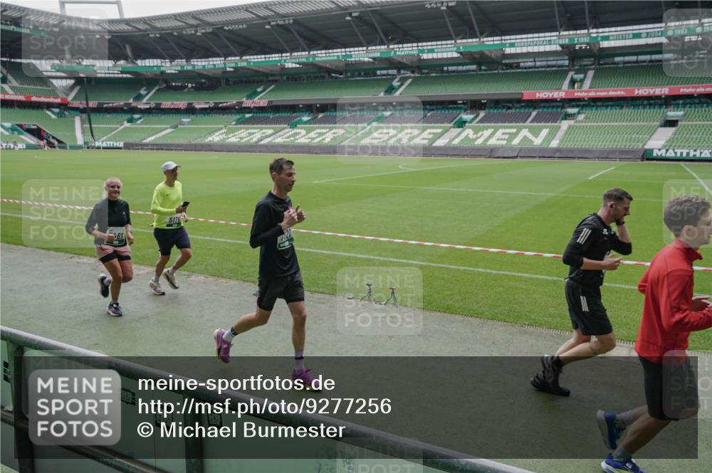 05.10.2025 - 20. swb-Marathon Bremen Michael Burmester http://msf.ph/oto/9277256 05.10.2025 12:56:16 Laufen im Stadion 78, 240, 325, 591, 830, 901, 984, 989, 1261, 1380, 1490, 1679, 1774, 1825, 1931, 2134, 2149, 2162, 2263, 2438, 2459, 2490, 2571, 2634, 2942, 3074, 3161, 3392, 3515, 3519, 3606, 3612, 3749, 3980, 4052, 4079, 4101, 4116, 4149, 4195, 4288, 4432, 4456, 4485, 4796, 5255, 5289, 5370, 5419, 5469, 5490, 5615, 5691, 5719, 6048, 6070, 6176, 6375, 6441, 6515, 6570, 6615, 6689, 6744, 6797, 6820, 6864, 6937, 7000, 7292, 7320, 7431, 7783, 7920, 8060, 8144, 8222, 78, 2162, 2884 meine-sportfotos.de