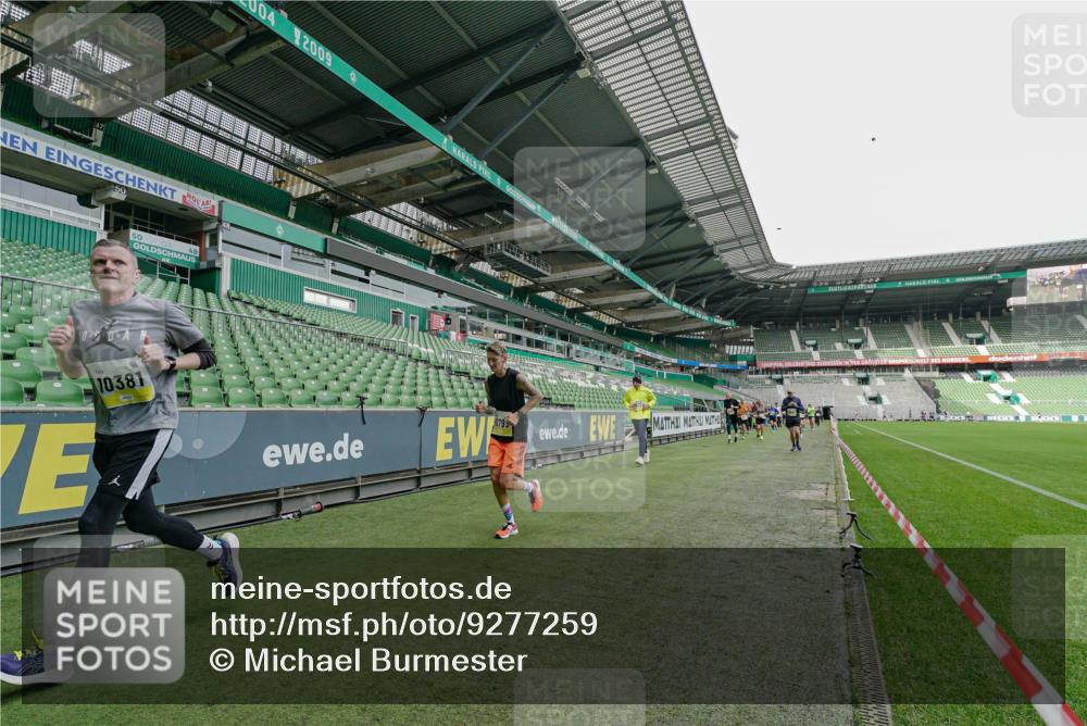 05.10.2025 - 20. swb-Marathon Bremen Michael Burmester http://msf.ph/oto/9277259 05.10.2025 10:28:58 Laufen im Stadion 9216, 9218, 9298, 9366, 9377, 9404, 9406, 9428, 9478, 9556, 9562, 9626, 9627, 9641, 9665, 9693, 9706, 9729, 9810, 9955, 9969, 9986, 10047, 10062, 10089, 10109, 10131, 10266, 10268, 10303, 10381, 10428, 10519, 10723, 10733, 10789, 10799, 10875, 10888, 10929, 10931, 10953, 10973, 11057, 11104, 11119, 11187, 11244, 11248, 11292, 11330, 11357, 11513, 11561, 11573, 11637, 1138, 7414, 9200, 9206, 9207, 9216, 9222, 9223, 9244, 9293, 9413, 10177, 10211, 10319 meine-sportfotos.de