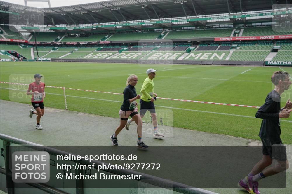 05.10.2025 - 20. swb-Marathon Bremen Michael Burmester http://msf.ph/oto/9277272 05.10.2025 12:56:17 Laufen im Stadion 240, 325, 591, 830, 901, 984, 989, 1261, 1380, 1490, 1679, 1774, 1825, 1931, 2134, 2149, 2263, 2438, 2459, 2490, 2571, 2634, 2942, 3074, 3161, 3392, 3515, 3519, 3606, 3612, 3749, 3980, 4052, 4079, 4101, 4116, 4149, 4195, 4288, 4432, 4456, 4485, 4796, 5255, 5289, 5370, 5419, 5469, 5490, 5615, 5691, 5719, 6048, 6070, 6176, 6375, 6441, 6515, 6570, 6615, 6689, 6744, 6797, 6820, 6864, 6937, 7000, 7292, 7320, 7431, 7783, 7920, 8060, 8144, 8222, 78, 2162, 2884, 3515 meine-sportfotos.de