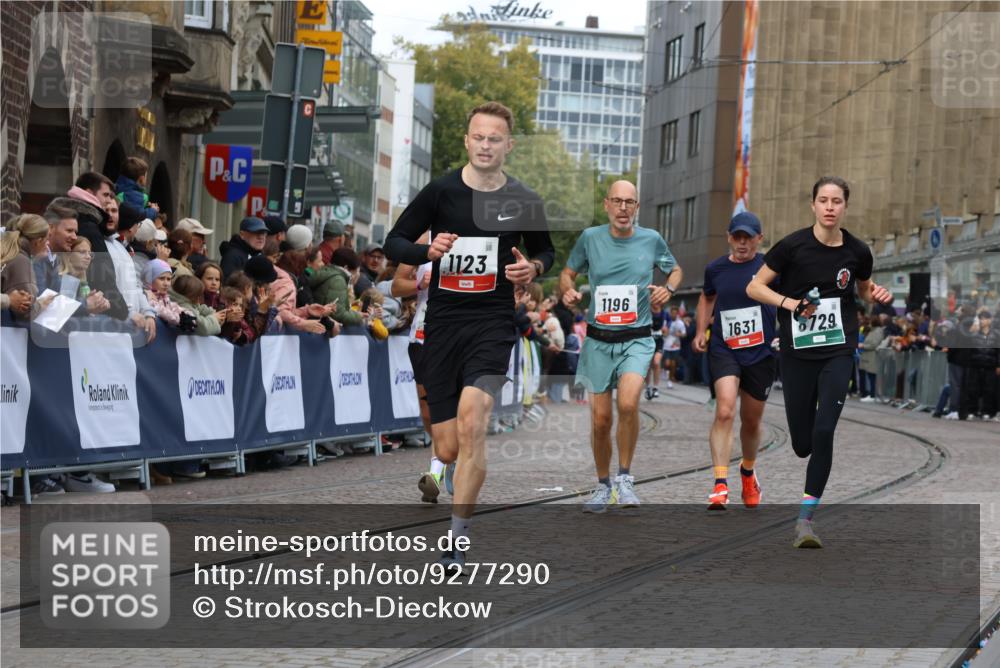 05.10.2025 - 20. swb-Marathon Bremen Strokosch-Dieckow http://msf.ph/oto/9277290 05.10.2025 13:05:03 Ziel 548, 685, 917, 1123, 1196, 1631, 8729 meine-sportfotos.de