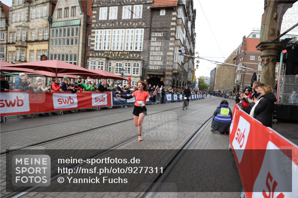 05.10.2025 - 20. swb-Marathon Bremen Yannick Fuchs http://msf.ph/oto/9277311 05.10.2025 12:39:21 Ziel 16 meine-sportfotos.de