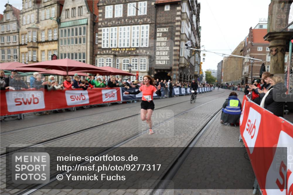 05.10.2025 - 20. swb-Marathon Bremen Yannick Fuchs http://msf.ph/oto/9277317 05.10.2025 12:39:21 Ziel 16 meine-sportfotos.de