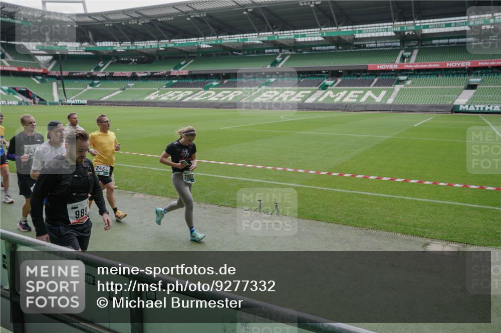 05.10.2025 - 20. swb-Marathon Bremen Michael Burmester http://msf.ph/oto/9277332 05.10.2025 12:56:24 Laufen im Stadion 325, 591, 830, 901, 984, 989, 1161, 1261, 1380, 1679, 1774, 1825, 1931, 2134, 2149, 2263, 2438, 2490, 2571, 2634, 2942, 3161, 3392, 3606, 3749, 3980, 4052, 4101, 4149, 4288, 4432, 4485, 5246, 5255, 5370, 5419, 5469, 5490, 5615, 5719, 6070, 6176, 6375, 6441, 6451, 6515, 6689, 6744, 6797, 6864, 6926, 7000, 7283, 7292, 7320, 7431, 7783, 7920, 8060, 8144, 8222, 9054, 78, 240, 1490, 2162, 2459, 2884, 3074, 3515, 3612, 4079, 4116, 4195, 4456, 5691 meine-sportfotos.de