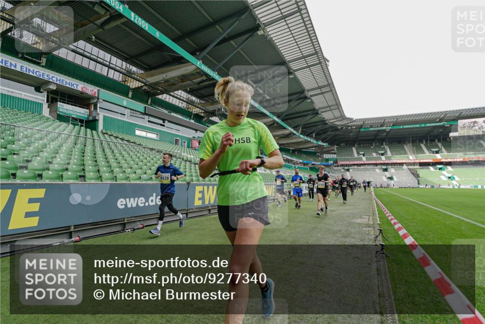 05.10.2025 - 20. swb-Marathon Bremen Michael Burmester http://msf.ph/oto/9277340 05.10.2025 10:29:11 Laufen im Stadion 8787, 9218, 9404, 9428, 9478, 9555, 9556, 9562, 9626, 9627, 9641, 9674, 9693, 9696, 9729, 9810, 9924, 9929, 9958, 9969, 9986, 10062, 10073, 10089, 10109, 10131, 10381, 10400, 10519, 10601, 10685, 10715, 10723, 10733, 10799, 10875, 10888, 10929, 10931, 10951, 10973, 11005, 11022, 11057, 11119, 11187, 11248, 11288, 11292, 11330, 11357, 11561, 11573, 11637, 9200, 9207, 9216, 9222, 9223, 9293, 9298, 9366, 9377, 9406, 9665, 9706, 9955, 10047, 10266, 10268, 10303, 10931 meine-sportfotos.de