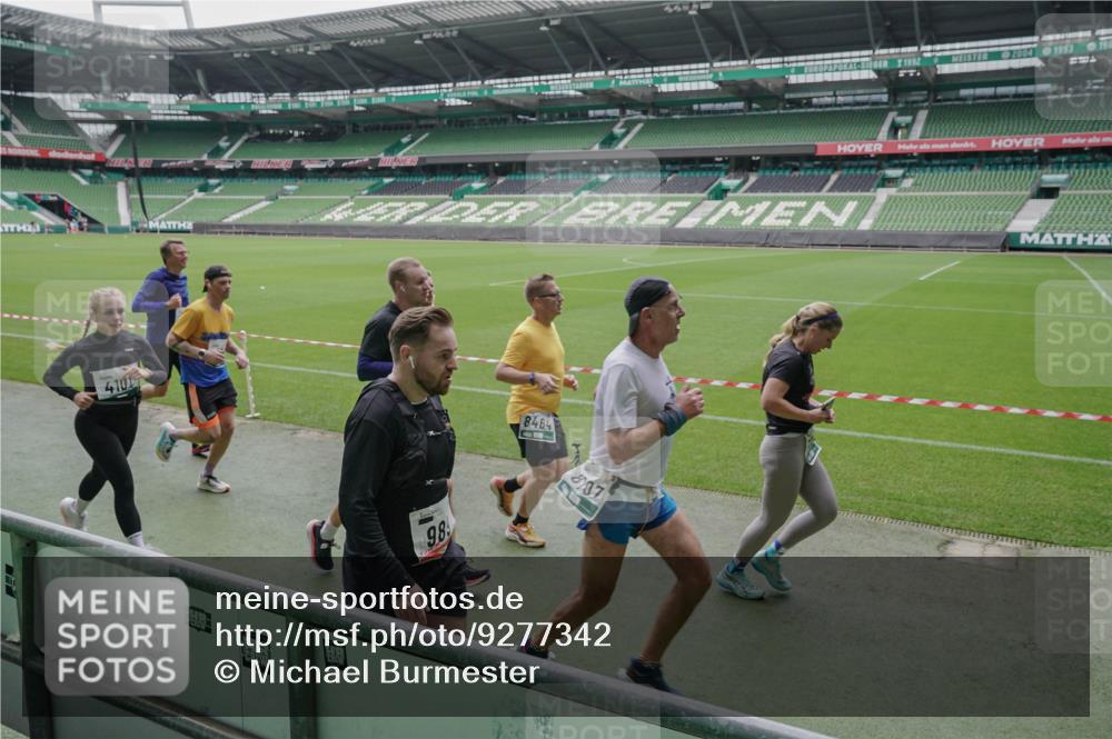 05.10.2025 - 20. swb-Marathon Bremen Michael Burmester http://msf.ph/oto/9277342 05.10.2025 12:56:25 Laufen im Stadion 325, 591, 830, 901, 984, 989, 1161, 1261, 1380, 1679, 1774, 1825, 1931, 2134, 2149, 2263, 2438, 2490, 2571, 2634, 2942, 3161, 3392, 3606, 3749, 3980, 4052, 4101, 4149, 4288, 4432, 4485, 5246, 5255, 5370, 5419, 5469, 5490, 5615, 5719, 6070, 6176, 6375, 6441, 6451, 6515, 6689, 6744, 6797, 6864, 6926, 7000, 7283, 7292, 7320, 7431, 7490, 7783, 7920, 8060, 8144, 8222, 9054, 78, 240, 1261, 1490, 2162, 2459, 2884, 3074, 3515, 3612, 4079, 4116, 4195, 4456, 5691, 5719 meine-sportfotos.de