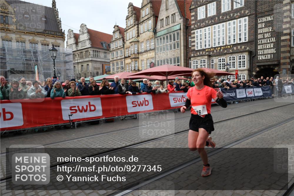 05.10.2025 - 20. swb-Marathon Bremen Yannick Fuchs http://msf.ph/oto/9277345 05.10.2025 12:39:22 Ziel 16 meine-sportfotos.de