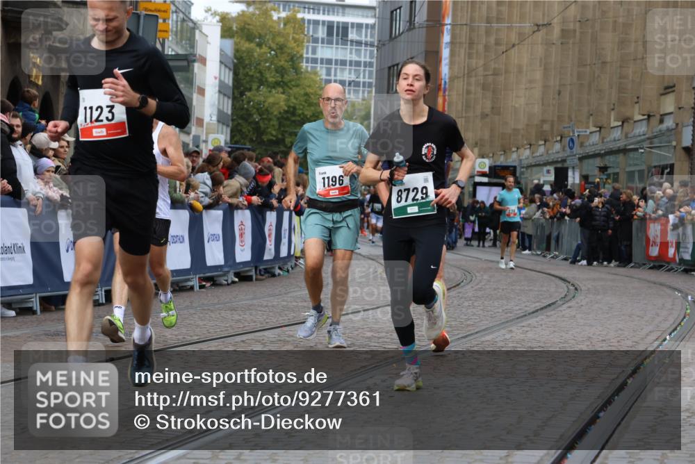 05.10.2025 - 20. swb-Marathon Bremen Strokosch-Dieckow http://msf.ph/oto/9277361 05.10.2025 13:05:04 Ziel 548, 685, 917, 1123, 1196, 1631, 8729 meine-sportfotos.de