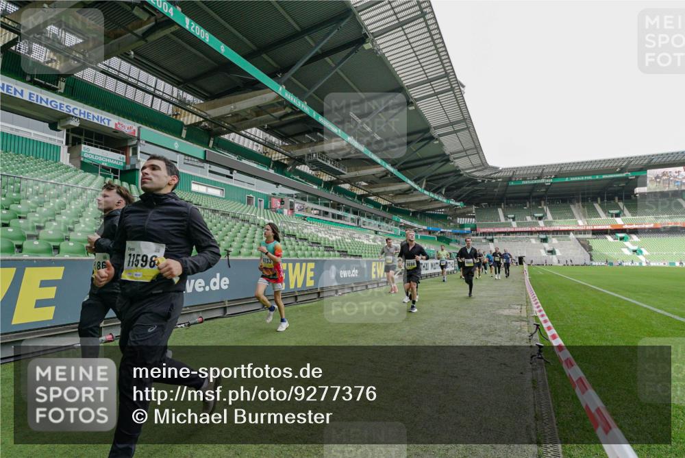 05.10.2025 - 20. swb-Marathon Bremen Michael Burmester http://msf.ph/oto/9277376 05.10.2025 10:29:15 Laufen im Stadion 8787, 9218, 9404, 9428, 9478, 9555, 9556, 9562, 9626, 9627, 9630, 9641, 9674, 9693, 9696, 9729, 9810, 9924, 9929, 9958, 9969, 9986, 10062, 10073, 10089, 10131, 10381, 10400, 10601, 10685, 10715, 10723, 10733, 10799, 10877, 10888, 10929, 10951, 11005, 11022, 11057, 11119, 11187, 11288, 11292, 11330, 11357, 11573, 11637, 9207, 9216, 9222, 9293, 9298, 9366, 9377, 9406, 9562, 9665, 9706, 9955, 10047, 10109, 10266, 10268, 10303, 10519, 10875, 10931 meine-sportfotos.de