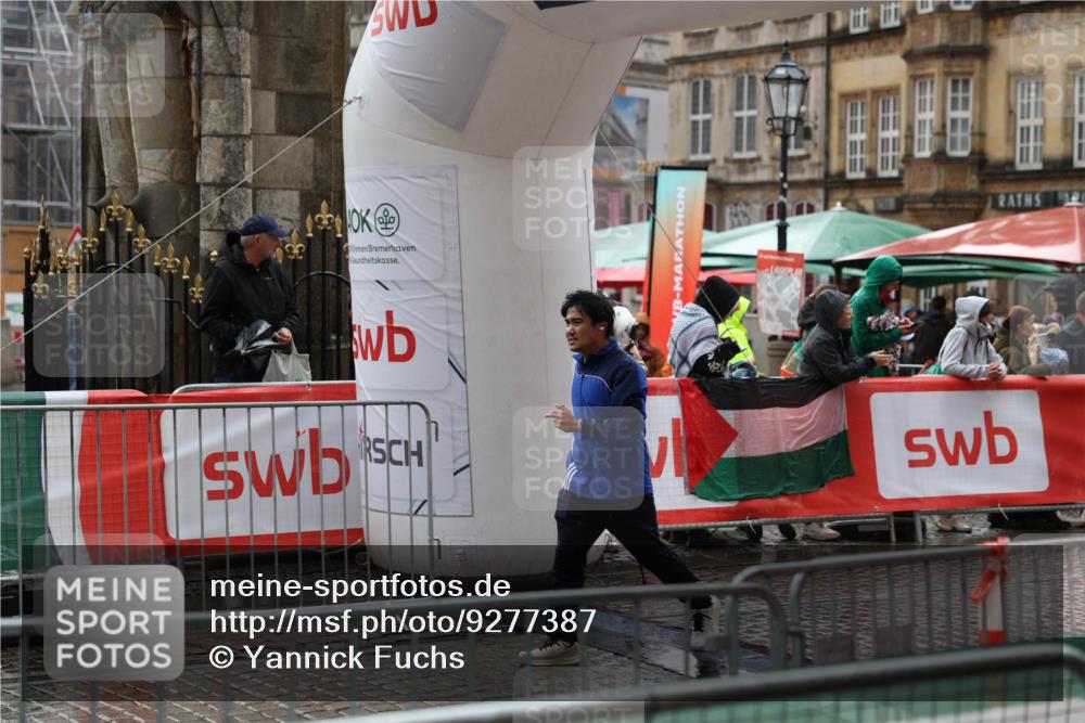 05.10.2025 - 20. swb-Marathon Bremen Yannick Fuchs http://msf.ph/oto/9277387 05.10.2025 14:57:52 Ziel 3530 meine-sportfotos.de