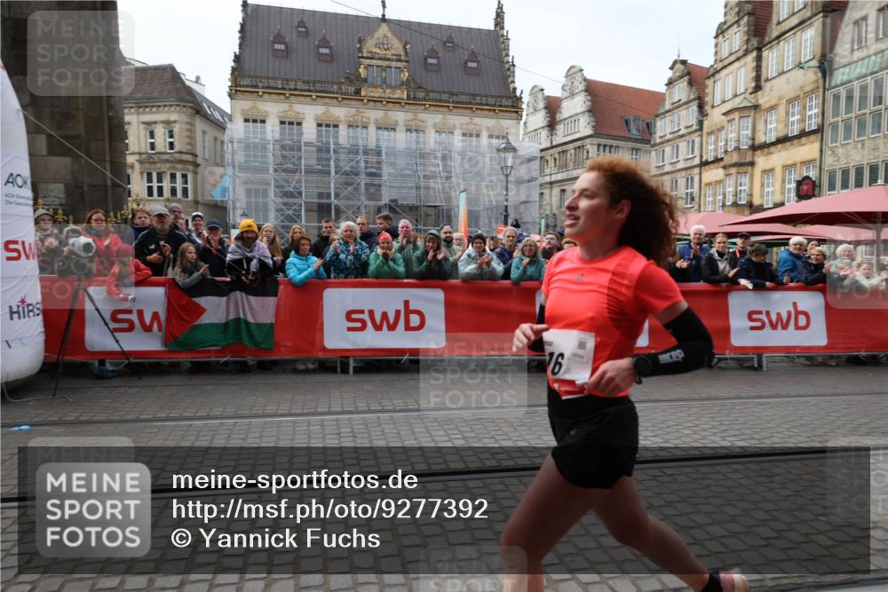 05.10.2025 - 20. swb-Marathon Bremen Yannick Fuchs http://msf.ph/oto/9277392 05.10.2025 12:39:22 Ziel 16 meine-sportfotos.de