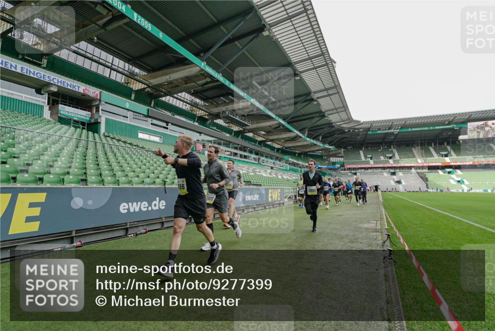05.10.2025 - 20. swb-Marathon Bremen Michael Burmester http://msf.ph/oto/9277399 05.10.2025 10:29:17 Laufen im Stadion 8787, 9218, 9385, 9404, 9428, 9478, 9555, 9556, 9626, 9627, 9630, 9641, 9674, 9689, 9693, 9696, 9729, 9810, 9889, 9924, 9929, 9958, 9969, 9986, 10062, 10073, 10089, 10131, 10381, 10400, 10601, 10685, 10715, 10723, 10733, 10799, 10868, 10877, 10888, 10929, 10951, 11005, 11022, 11057, 11119, 11187, 11288, 11292, 11573, 11637, 9216, 9298, 9366, 9377, 9406, 9562, 9665, 9706, 9955, 10047, 10109, 10266, 10268, 10303, 10519, 10875, 10931 meine-sportfotos.de