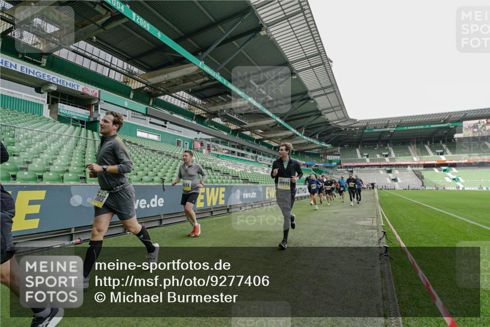 05.10.2025 - 20. swb-Marathon Bremen Michael Burmester http://msf.ph/oto/9277406 05.10.2025 10:29:18 Laufen im Stadion 8787, 9218, 9385, 9404, 9428, 9437, 9478, 9555, 9556, 9626, 9627, 9630, 9641, 9674, 9689, 9693, 9696, 9729, 9761, 9810, 9889, 9924, 9929, 9958, 9969, 9986, 10062, 10073, 10089, 10131, 10381, 10400, 10601, 10685, 10715, 10723, 10733, 10799, 10868, 10877, 10888, 10929, 10951, 10968, 11005, 11022, 11057, 11119, 11187, 11208, 11288, 11292, 11573, 11637, 9216, 9298, 9366, 9377, 9406, 9562, 9665, 9706, 9955, 10047, 10109, 10266, 10268, 10303, 10519, 10875, 10931 meine-sportfotos.de