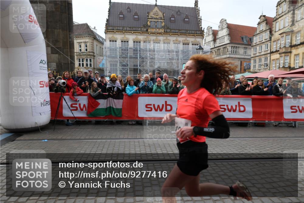 05.10.2025 - 20. swb-Marathon Bremen Yannick Fuchs http://msf.ph/oto/9277416 05.10.2025 12:39:22 Ziel 16 meine-sportfotos.de