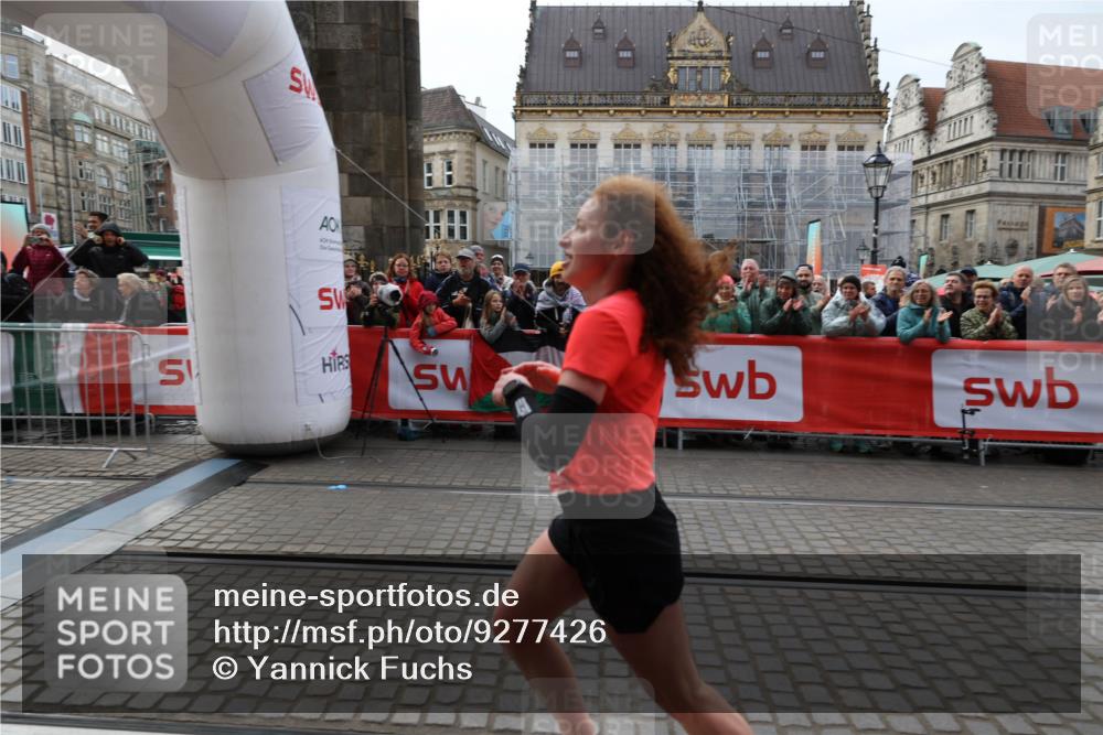 05.10.2025 - 20. swb-Marathon Bremen Yannick Fuchs http://msf.ph/oto/9277426 05.10.2025 12:39:22 Ziel 16 meine-sportfotos.de