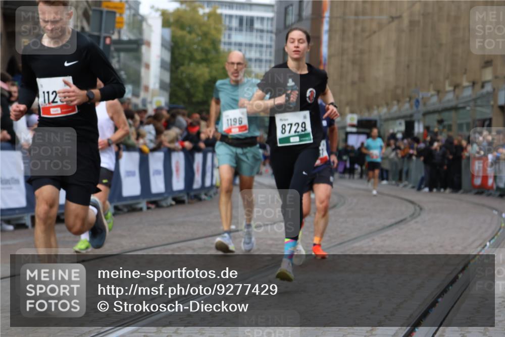 05.10.2025 - 20. swb-Marathon Bremen Strokosch-Dieckow http://msf.ph/oto/9277429 05.10.2025 13:05:04 Ziel 548, 685, 917, 1123, 1196, 1631, 8729 meine-sportfotos.de