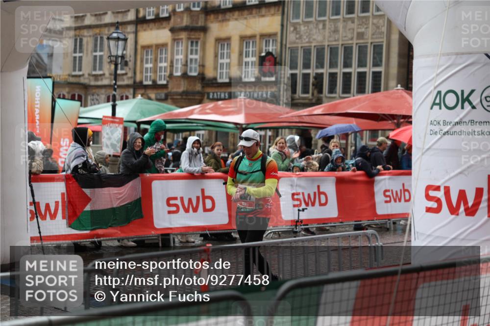 05.10.2025 - 20. swb-Marathon Bremen Yannick Fuchs http://msf.ph/oto/9277458 05.10.2025 14:58:03 Ziel 1421 meine-sportfotos.de