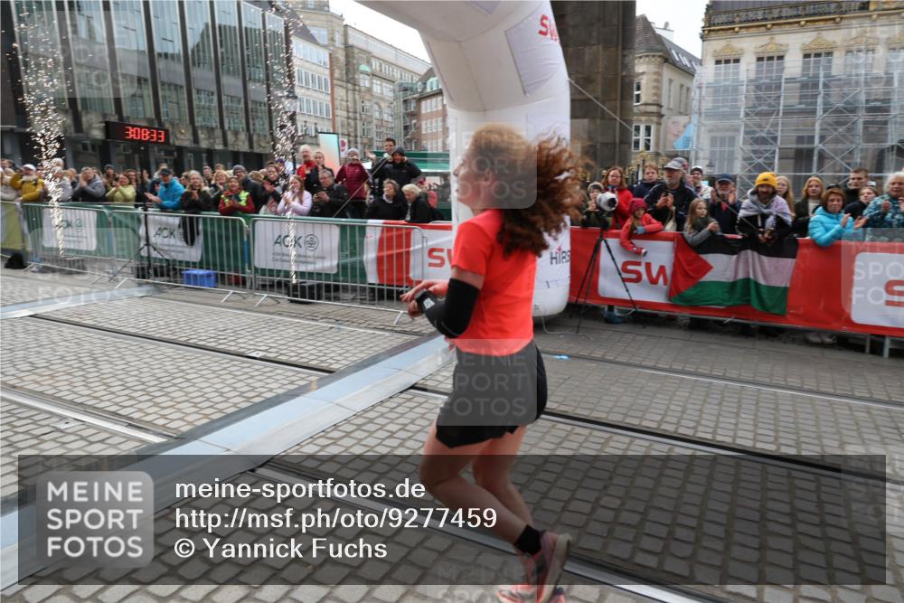 05.10.2025 - 20. swb-Marathon Bremen Yannick Fuchs http://msf.ph/oto/9277459 05.10.2025 12:39:23 Ziel 16 meine-sportfotos.de