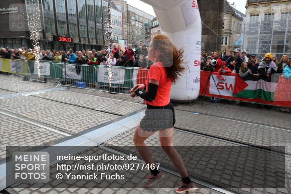 05.10.2025 - 20. swb-Marathon Bremen Yannick Fuchs http://msf.ph/oto/9277467 05.10.2025 12:39:23 Ziel 16 meine-sportfotos.de
