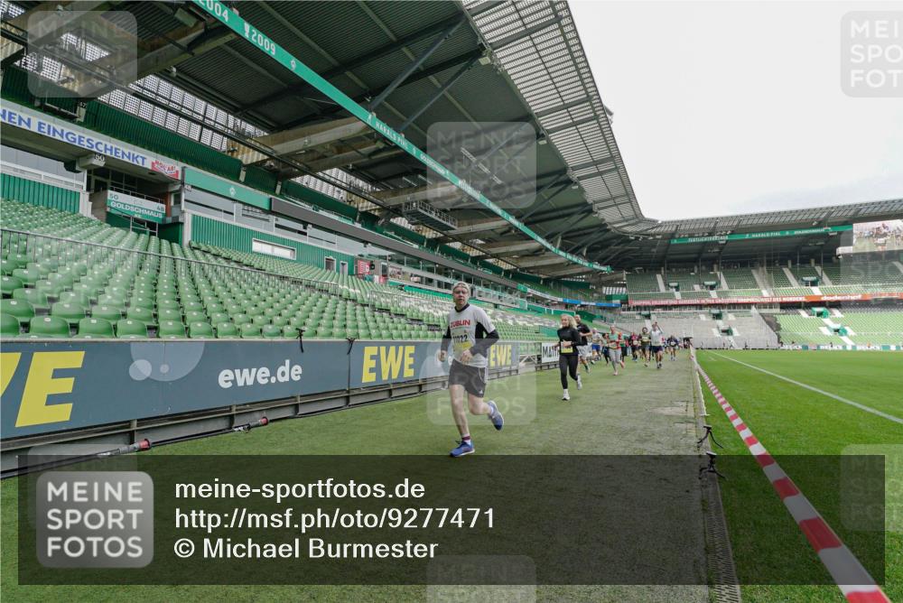 05.10.2025 - 20. swb-Marathon Bremen Michael Burmester http://msf.ph/oto/9277471 05.10.2025 10:29:28 Laufen im Stadion 8787, 8866, 9014, 9218, 9233, 9369, 9385, 9428, 9437, 9478, 9485, 9555, 9556, 9583, 9626, 9627, 9630, 9641, 9674, 9689, 9693, 9696, 9704, 9729, 9740, 9761, 9889, 9924, 9929, 9958, 9969, 9986, 10062, 10073, 10089, 10118, 10170, 10381, 10400, 10534, 10601, 10685, 10715, 10723, 10726, 10733, 10799, 10868, 10877, 10888, 10929, 10951, 10968, 11005, 11022, 11057, 11119, 11187, 11208, 11288, 11292, 11573, 11637, 9298, 9404, 9562, 9706, 10109, 10519, 10875, 10931 meine-sportfotos.de