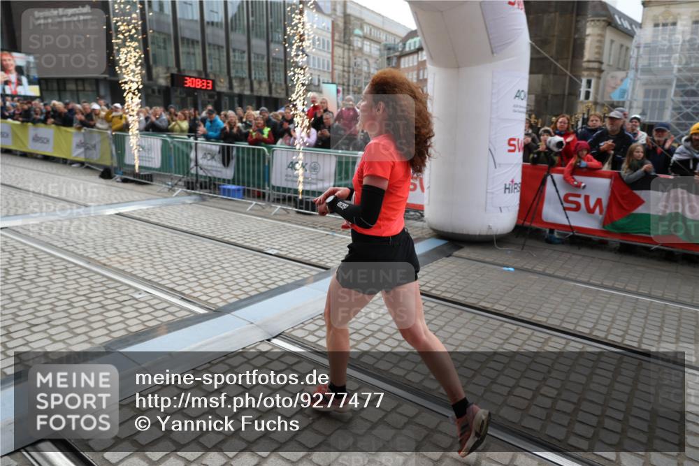 05.10.2025 - 20. swb-Marathon Bremen Yannick Fuchs http://msf.ph/oto/9277477 05.10.2025 12:39:23 Ziel 16 meine-sportfotos.de