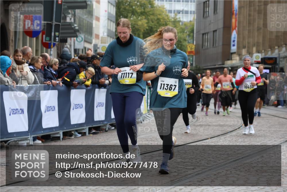 05.10.2025 - 20. swb-Marathon Bremen Strokosch-Dieckow http://msf.ph/oto/9277478 05.10.2025 11:13:25 Ziel 10273, 11117, 11367 meine-sportfotos.de