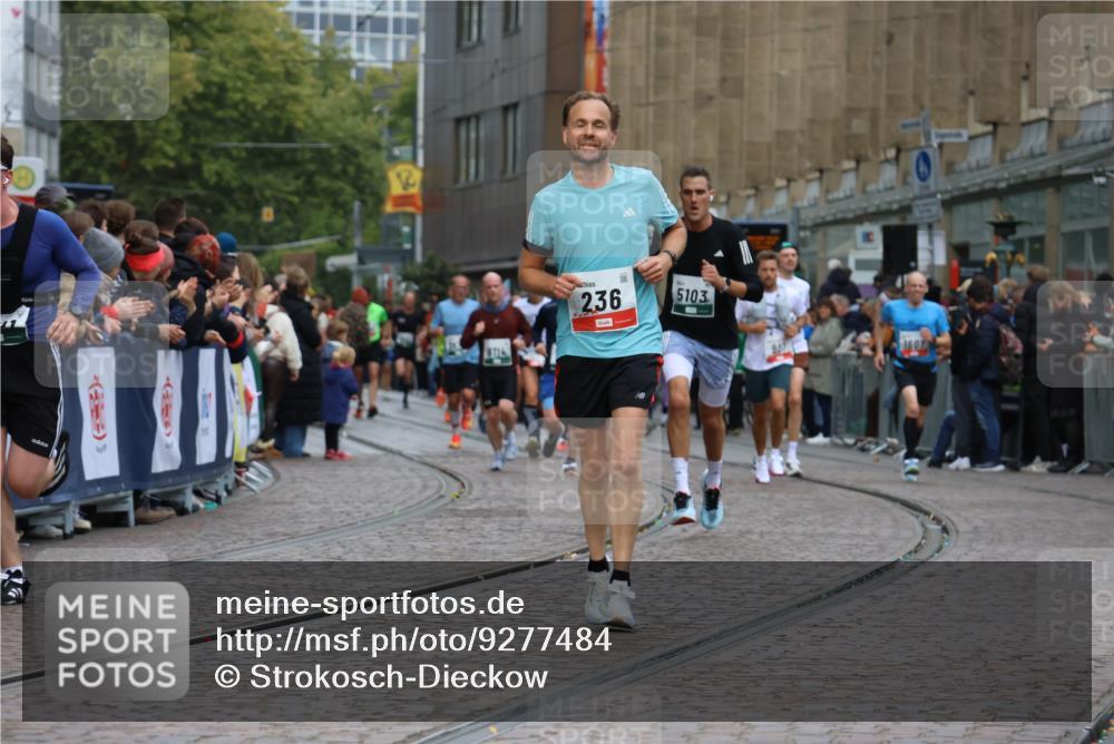 05.10.2025 - 20. swb-Marathon Bremen Strokosch-Dieckow http://msf.ph/oto/9277484 05.10.2025 13:05:13 Ziel 236, 917, 1607, 4291, 5103, 7987, 9114 meine-sportfotos.de