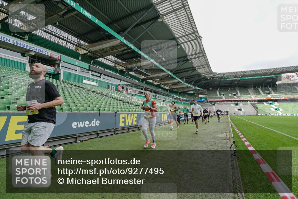 05.10.2025 - 20. swb-Marathon Bremen Michael Burmester http://msf.ph/oto/9277495 05.10.2025 10:29:32 Laufen im Stadion 8787, 8866, 9014, 9218, 9233, 9369, 9385, 9428, 9437, 9478, 9485, 9555, 9556, 9578, 9579, 9583, 9626, 9627, 9630, 9641, 9674, 9689, 9693, 9696, 9704, 9729, 9740, 9761, 9889, 9924, 9929, 9958, 9969, 9986, 10062, 10073, 10089, 10118, 10170, 10381, 10400, 10534, 10601, 10685, 10715, 10723, 10726, 10733, 10799, 10868, 10877, 10888, 10929, 10932, 10951, 10968, 11005, 11022, 11057, 11119, 11187, 11208, 11288, 11292, 11637, 9404, 9562, 10109, 10519, 10875 meine-sportfotos.de