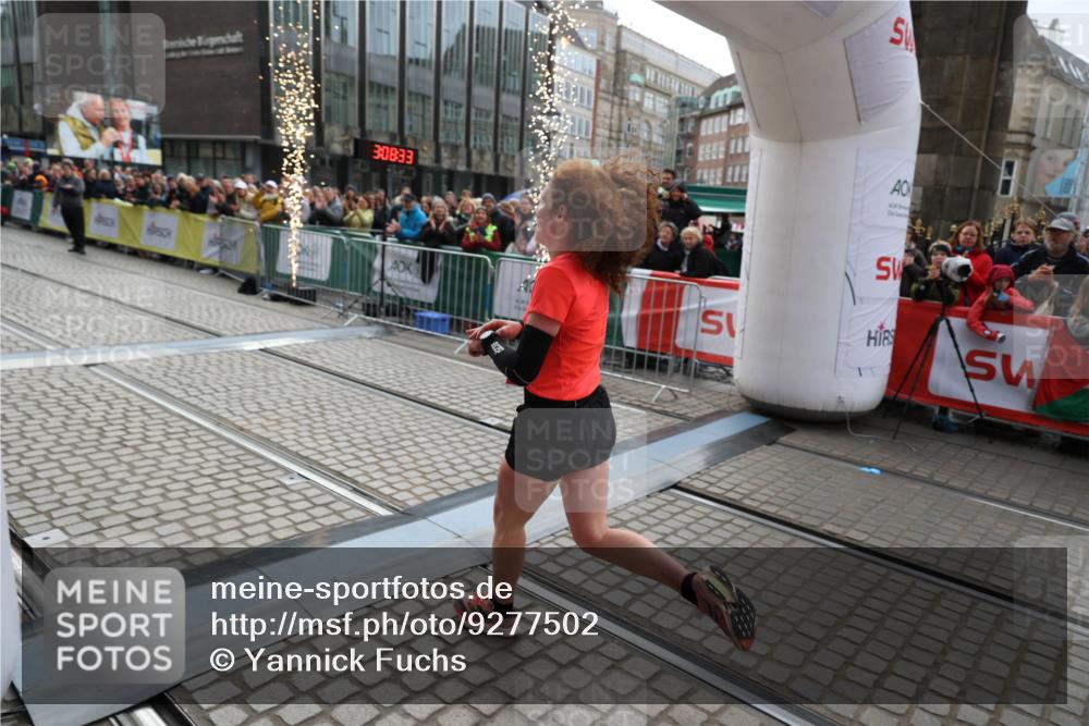 05.10.2025 - 20. swb-Marathon Bremen Yannick Fuchs http://msf.ph/oto/9277502 05.10.2025 12:39:23 Ziel 16 meine-sportfotos.de