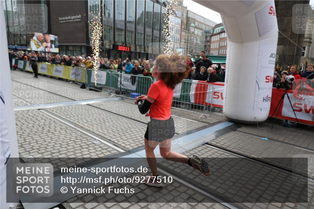 05.10.2025 - 20. swb-Marathon Bremen Yannick Fuchs http://msf.ph/oto/9277510 05.10.2025 12:39:23 Ziel 16 meine-sportfotos.de