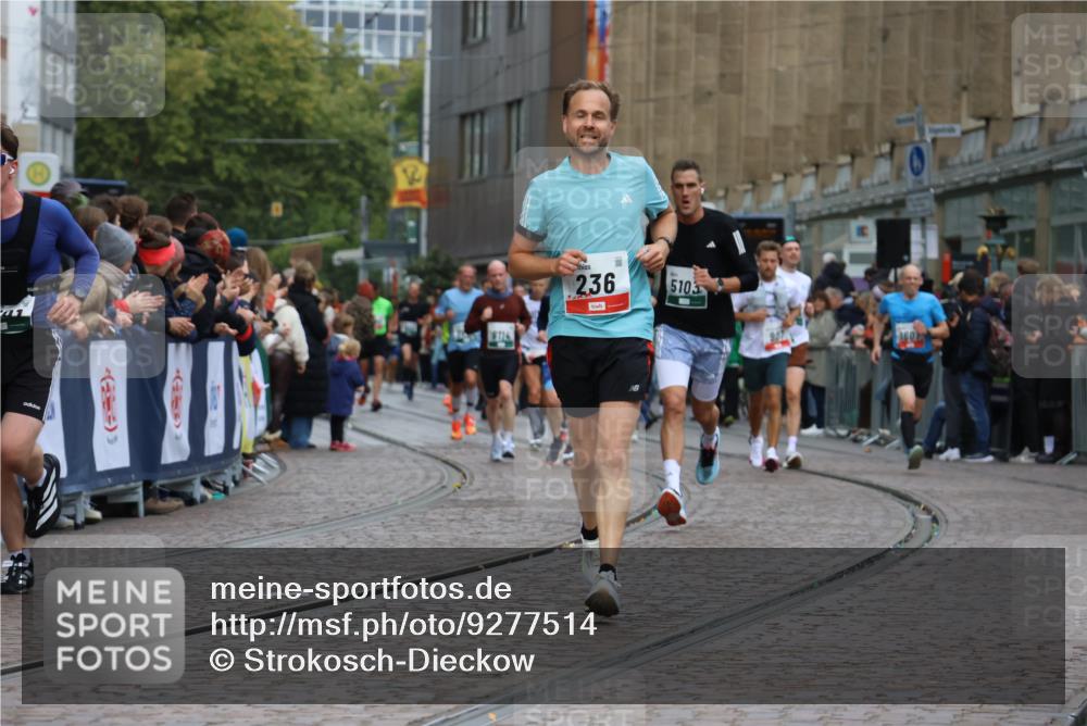 05.10.2025 - 20. swb-Marathon Bremen Strokosch-Dieckow http://msf.ph/oto/9277514 05.10.2025 13:05:13 Ziel 236, 917, 1607, 4291, 5103, 7987, 9114 meine-sportfotos.de