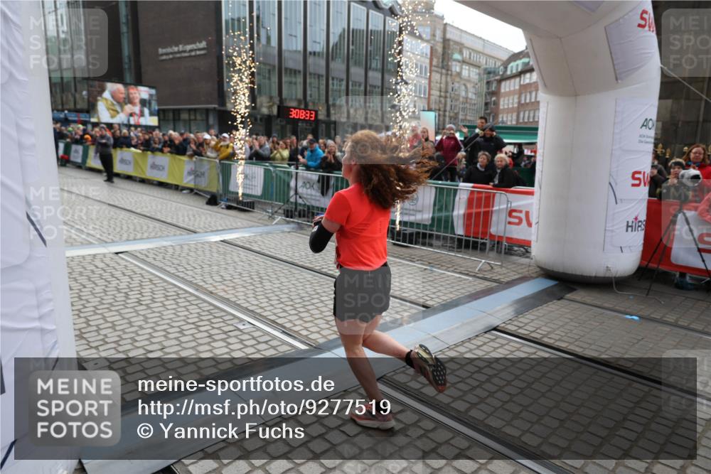 05.10.2025 - 20. swb-Marathon Bremen Yannick Fuchs http://msf.ph/oto/9277519 05.10.2025 12:39:23 Ziel 16 meine-sportfotos.de