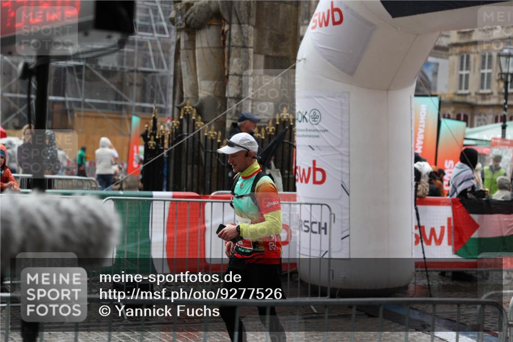 05.10.2025 - 20. swb-Marathon Bremen Yannick Fuchs http://msf.ph/oto/9277526 05.10.2025 14:58:05 Ziel 1421 meine-sportfotos.de