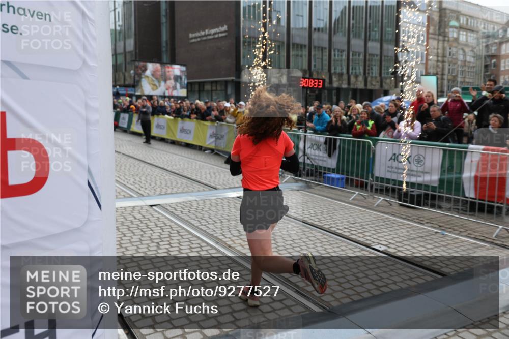 05.10.2025 - 20. swb-Marathon Bremen Yannick Fuchs http://msf.ph/oto/9277527 05.10.2025 12:39:23 Ziel 16 meine-sportfotos.de