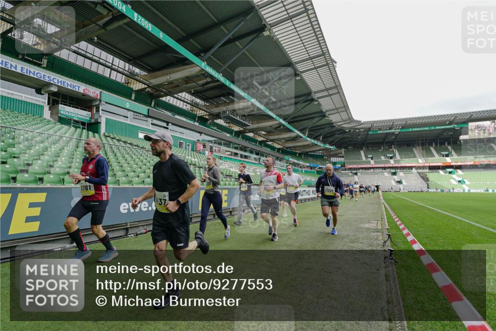 05.10.2025 - 20. swb-Marathon Bremen Michael Burmester http://msf.ph/oto/9277553 05.10.2025 10:29:37 Laufen im Stadion 8787, 8866, 9014, 9218, 9233, 9261, 9369, 9385, 9428, 9437, 9478, 9485, 9555, 9556, 9578, 9579, 9583, 9626, 9627, 9630, 9641, 9658, 9674, 9689, 9693, 9696, 9704, 9729, 9740, 9761, 9803, 9889, 9924, 9929, 9958, 9969, 9986, 10073, 10089, 10118, 10170, 10381, 10400, 10432, 10534, 10601, 10685, 10715, 10723, 10726, 10733, 10781, 10799, 10868, 10877, 10923, 10929, 10932, 10951, 10968, 11005, 11022, 11057, 11119, 11187, 11208, 11288, 11298, 9404 meine-sportfotos.de