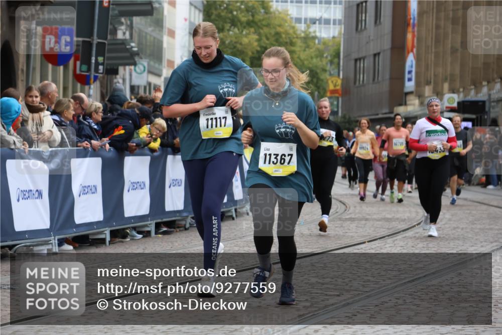 05.10.2025 - 20. swb-Marathon Bremen Strokosch-Dieckow http://msf.ph/oto/9277559 05.10.2025 11:13:25 Ziel 10273, 11117, 11367 meine-sportfotos.de