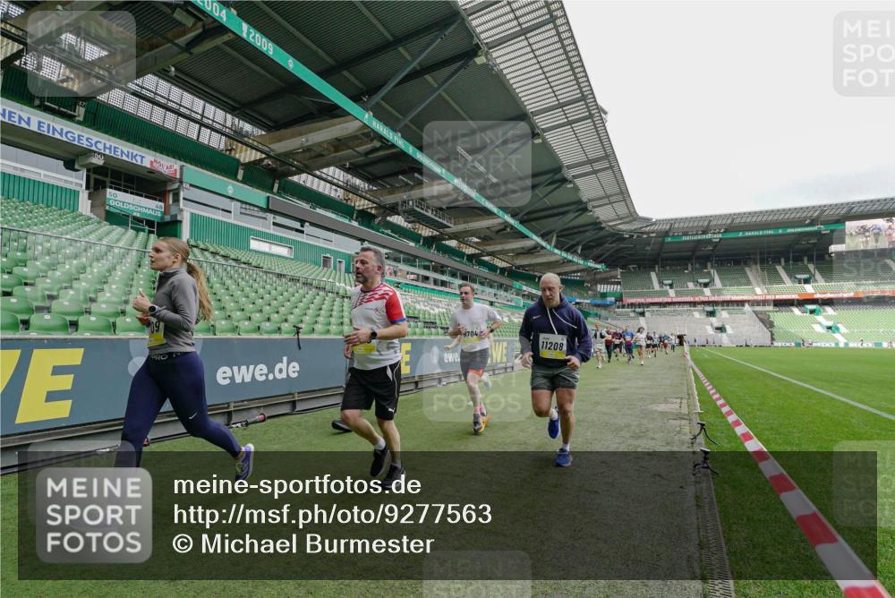 05.10.2025 - 20. swb-Marathon Bremen Michael Burmester http://msf.ph/oto/9277563 05.10.2025 10:29:38 Laufen im Stadion 8787, 8866, 9014, 9199, 9218, 9233, 9261, 9369, 9385, 9428, 9437, 9478, 9485, 9555, 9556, 9578, 9579, 9583, 9626, 9627, 9630, 9641, 9658, 9674, 9689, 9693, 9696, 9704, 9729, 9740, 9761, 9803, 9889, 9924, 9929, 9958, 9969, 9986, 10073, 10089, 10118, 10170, 10246, 10381, 10400, 10432, 10534, 10601, 10685, 10715, 10723, 10726, 10733, 10781, 10799, 10868, 10877, 10923, 10929, 10932, 10951, 10968, 11005, 11022, 11057, 11119, 11187, 11208, 11288, 11298, 9404 meine-sportfotos.de