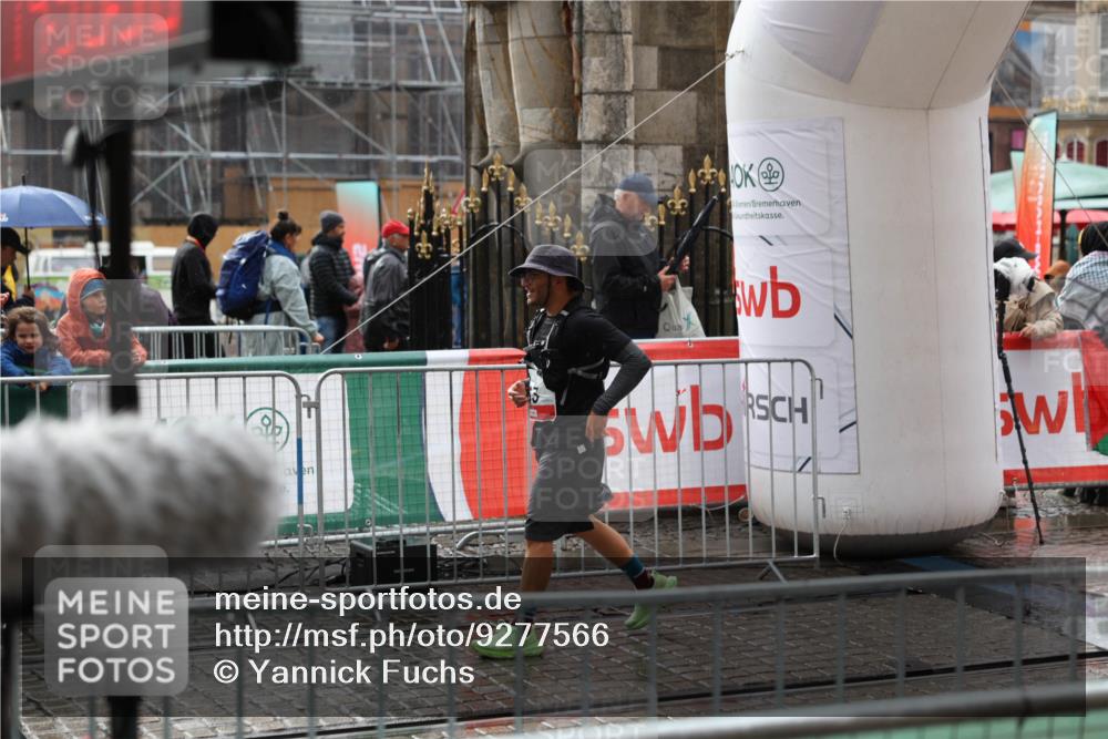05.10.2025 - 20. swb-Marathon Bremen Yannick Fuchs http://msf.ph/oto/9277566 05.10.2025 14:58:35 Ziel 63 meine-sportfotos.de