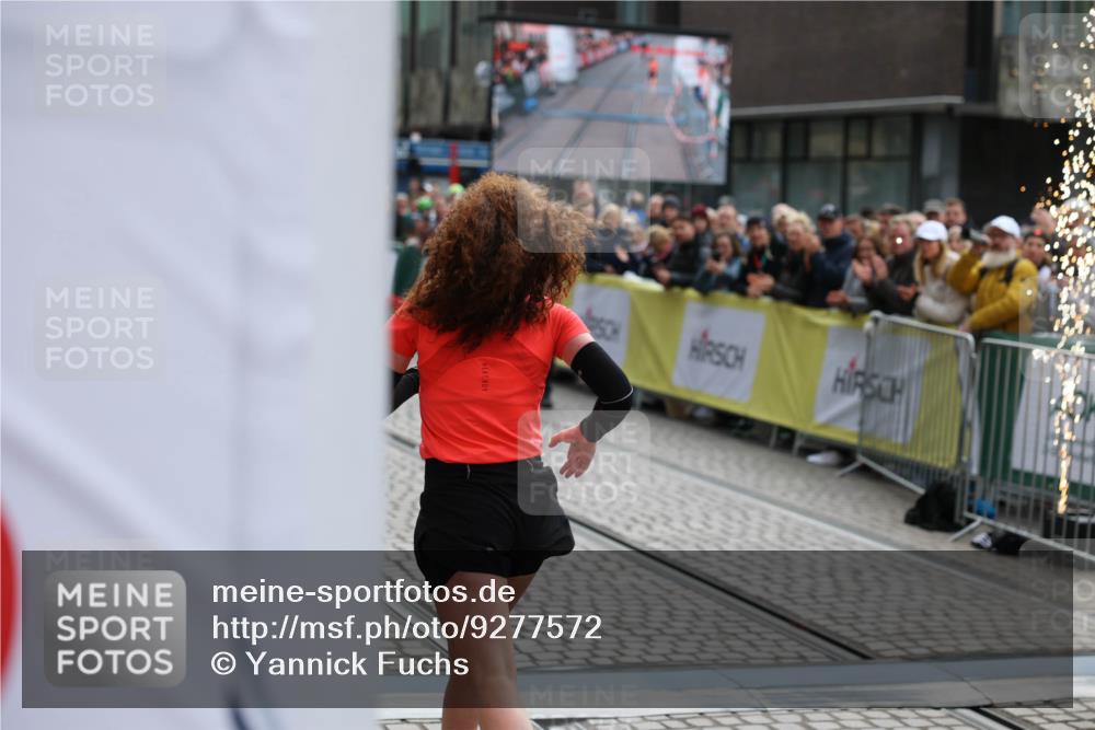 05.10.2025 - 20. swb-Marathon Bremen Yannick Fuchs http://msf.ph/oto/9277572 05.10.2025 12:39:24 Ziel 16 meine-sportfotos.de