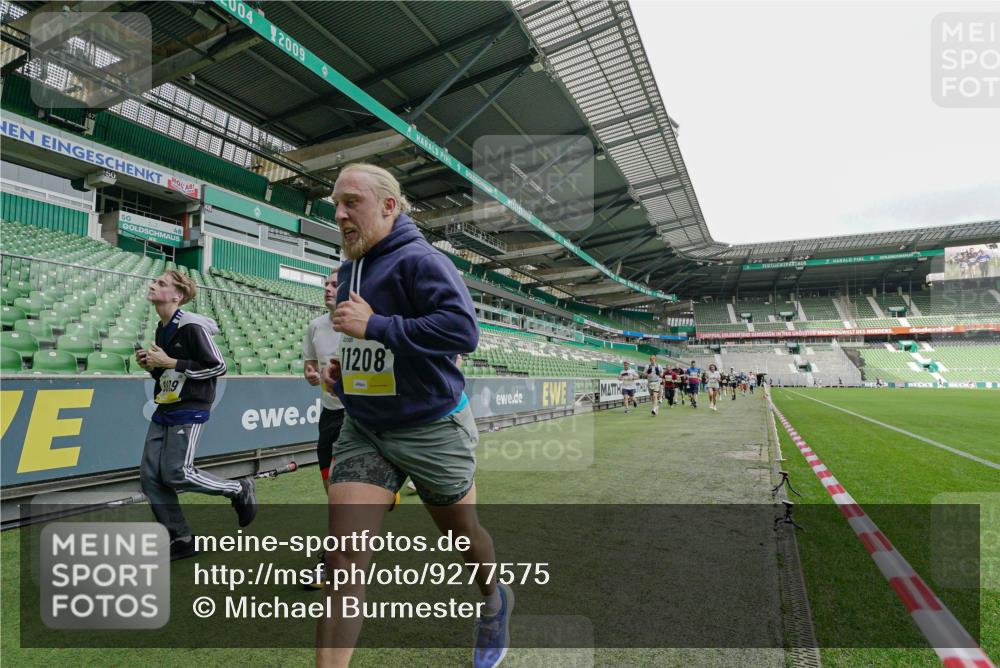 05.10.2025 - 20. swb-Marathon Bremen Michael Burmester http://msf.ph/oto/9277575 05.10.2025 10:29:39 Laufen im Stadion 7202, 8787, 8866, 9014, 9199, 9218, 9233, 9261, 9369, 9385, 9428, 9437, 9478, 9485, 9555, 9556, 9578, 9579, 9583, 9626, 9627, 9630, 9641, 9658, 9674, 9689, 9693, 9696, 9704, 9729, 9740, 9761, 9803, 9889, 9924, 9929, 9958, 9969, 9986, 10073, 10089, 10118, 10170, 10246, 10381, 10400, 10432, 10534, 10601, 10685, 10715, 10723, 10726, 10733, 10781, 10799, 10868, 10877, 10923, 10929, 10932, 10951, 10968, 11005, 11022, 11057, 11091, 11119, 11187, 11208, 11288, 11298, 9404 meine-sportfotos.de