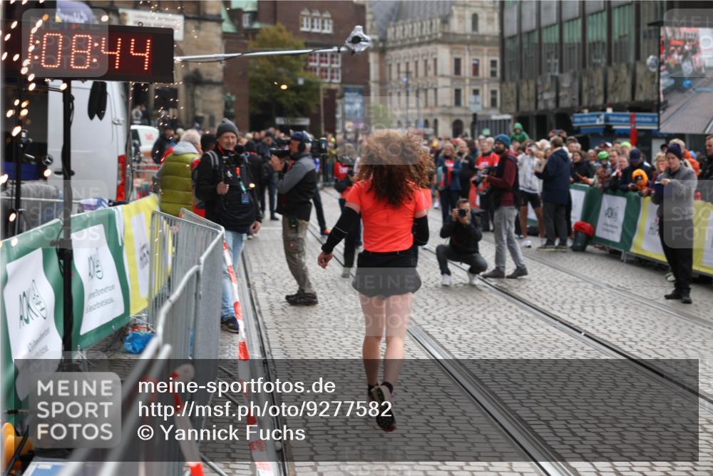 05.10.2025 - 20. swb-Marathon Bremen Yannick Fuchs http://msf.ph/oto/9277582 05.10.2025 12:39:25 Ziel 16 meine-sportfotos.de