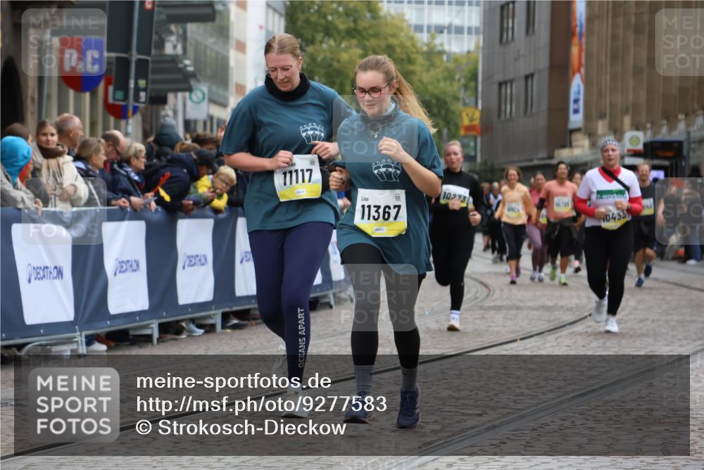 05.10.2025 - 20. swb-Marathon Bremen Strokosch-Dieckow http://msf.ph/oto/9277583 05.10.2025 11:13:25 Ziel 10273, 11117, 11367 meine-sportfotos.de