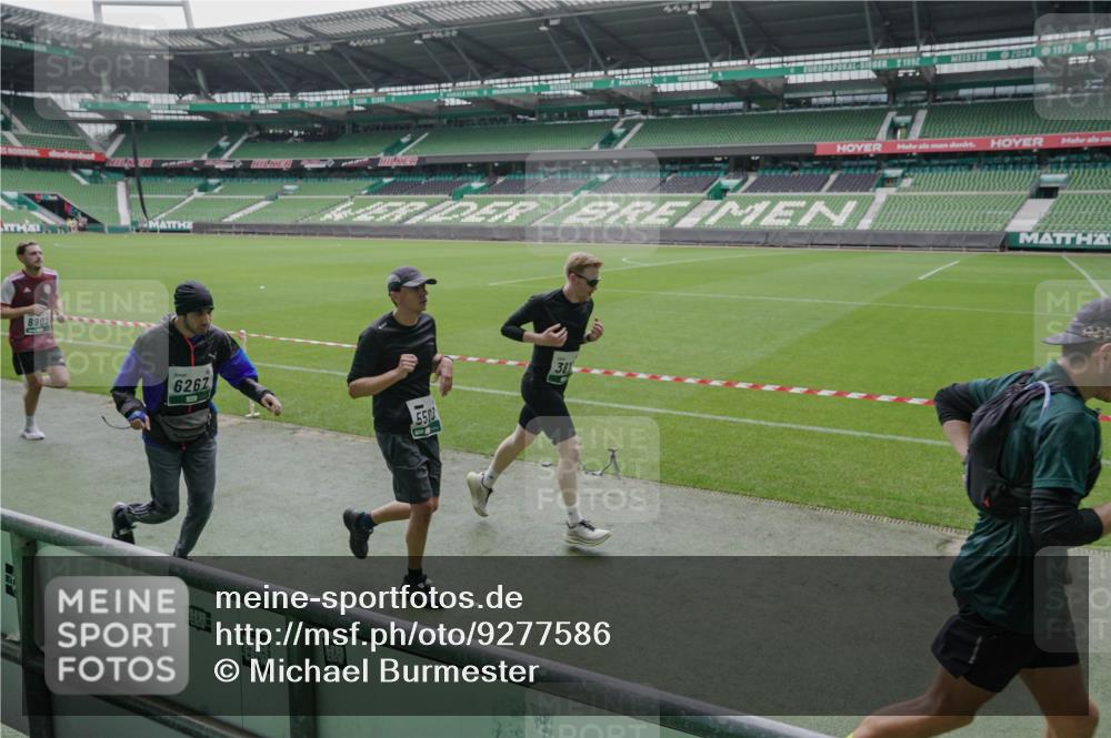 05.10.2025 - 20. swb-Marathon Bremen Michael Burmester http://msf.ph/oto/9277586 05.10.2025 12:57:10 Laufen im Stadion 31, 237, 246, 299, 305, 479, 591, 613, 820, 833, 1161, 1317, 1382, 1595, 1627, 1971, 1977, 2166, 2269, 2436, 2522, 2571, 2634, 3396, 3471, 3591, 3606, 3813, 3969, 3980, 4101, 4484, 4496, 4821, 5104, 5246, 5255, 5419, 5503, 5664, 6250, 6267, 6451, 6486, 6493, 6510, 6768, 6926, 7017, 7086, 7283, 7320, 7371, 7390, 7490, 7546, 7578, 7783, 7940, 8023, 8479, 8564, 8903, 8964, 8973, 9054, 9129, 830, 901, 1380, 1679, 2149, 2263, 2438, 3392, 3980, 4101, 4485, 5469 meine-sportfotos.de