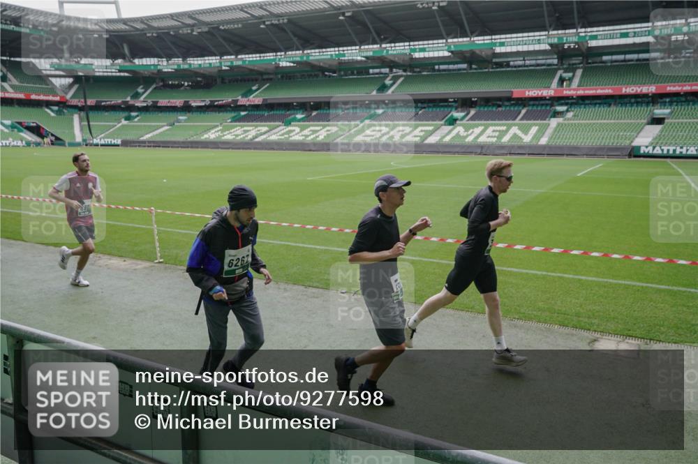 05.10.2025 - 20. swb-Marathon Bremen Michael Burmester http://msf.ph/oto/9277598 05.10.2025 12:57:10 Laufen im Stadion 31, 237, 246, 299, 305, 479, 591, 613, 820, 833, 1161, 1317, 1382, 1595, 1627, 1971, 1977, 2166, 2269, 2436, 2522, 2571, 2634, 3396, 3471, 3591, 3606, 3813, 3969, 3980, 4101, 4484, 4496, 4821, 5104, 5246, 5255, 5419, 5503, 5664, 6250, 6267, 6451, 6486, 6493, 6510, 6768, 6926, 7017, 7086, 7283, 7320, 7371, 7390, 7490, 7546, 7578, 7783, 7940, 8023, 8479, 8564, 8903, 8964, 8973, 9054, 9129, 830, 901, 1380, 1679, 2149, 2263, 2438, 3392, 3980, 4101, 4485, 5469 meine-sportfotos.de