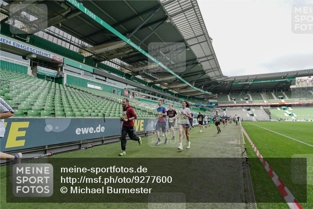 05.10.2025 - 20. swb-Marathon Bremen Michael Burmester http://msf.ph/oto/9277600 05.10.2025 10:29:44 Laufen im Stadion 7202, 8787, 8866, 9014, 9199, 9218, 9233, 9261, 9369, 9385, 9428, 9437, 9452, 9485, 9555, 9556, 9578, 9579, 9583, 9626, 9627, 9630, 9658, 9674, 9689, 9693, 9696, 9704, 9729, 9740, 9761, 9803, 9832, 9889, 9924, 9929, 9958, 9969, 9986, 10073, 10089, 10118, 10170, 10246, 10376, 10400, 10432, 10534, 10601, 10673, 10685, 10715, 10723, 10726, 10733, 10781, 10868, 10877, 10923, 10929, 10932, 10951, 10968, 11005, 11022, 11091, 11119, 11177, 11187, 11208, 11288, 11298 meine-sportfotos.de