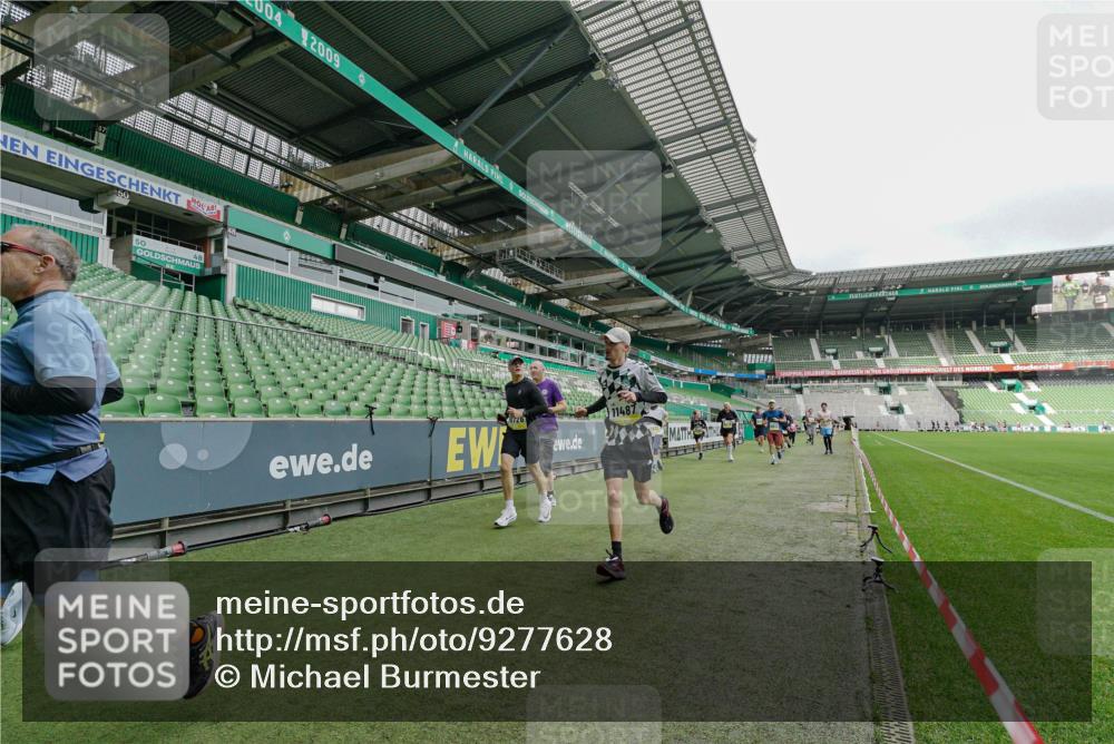 05.10.2025 - 20. swb-Marathon Bremen Michael Burmester http://msf.ph/oto/9277628 05.10.2025 10:29:47 Laufen im Stadion 7202, 8787, 8866, 9014, 9199, 9218, 9233, 9255, 9261, 9369, 9385, 9428, 9435, 9437, 9452, 9485, 9555, 9556, 9578, 9579, 9583, 9630, 9658, 9674, 9689, 9693, 9696, 9704, 9729, 9740, 9761, 9803, 9832, 9889, 9924, 9929, 9958, 9969, 9986, 10073, 10089, 10118, 10170, 10246, 10376, 10400, 10432, 10534, 10601, 10673, 10685, 10715, 10723, 10726, 10733, 10781, 10868, 10877, 10923, 10929, 10932, 10951, 10968, 11005, 11022, 11091, 11119, 11177, 11187, 11208, 11288, 11298 meine-sportfotos.de