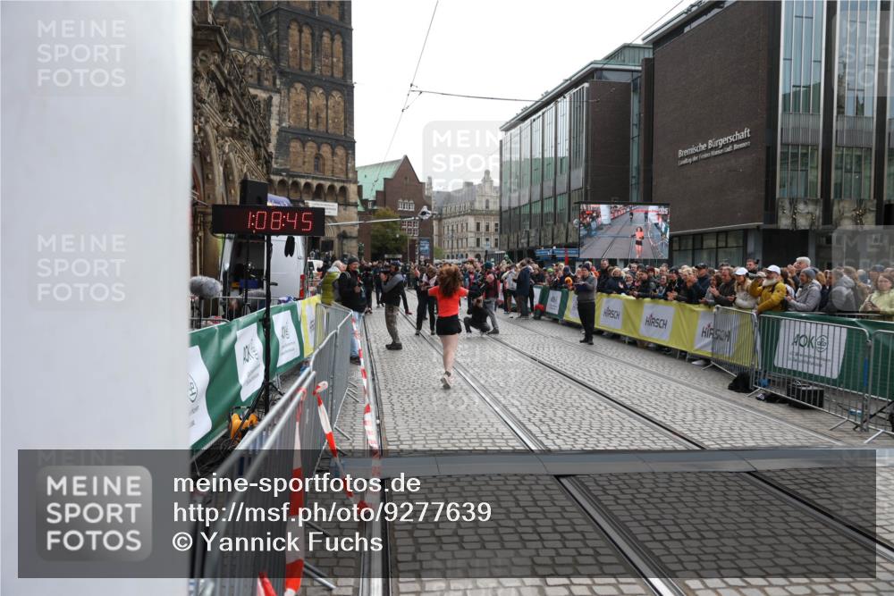 05.10.2025 - 20. swb-Marathon Bremen Yannick Fuchs http://msf.ph/oto/9277639 05.10.2025 12:39:26 Ziel 16 meine-sportfotos.de