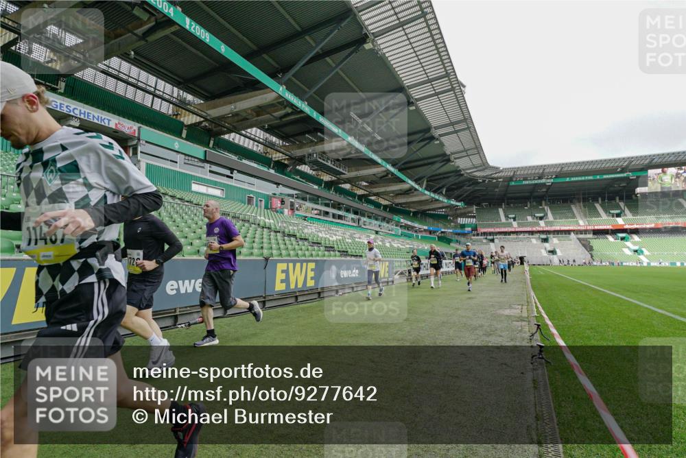 05.10.2025 - 20. swb-Marathon Bremen Michael Burmester http://msf.ph/oto/9277642 05.10.2025 10:29:48 Laufen im Stadion 7202, 8787, 8866, 9014, 9199, 9218, 9233, 9255, 9261, 9369, 9385, 9428, 9435, 9437, 9452, 9485, 9555, 9556, 9578, 9579, 9583, 9630, 9658, 9674, 9689, 9693, 9696, 9704, 9729, 9740, 9761, 9803, 9832, 9889, 9924, 9929, 9958, 9969, 9975, 9986, 10073, 10089, 10118, 10170, 10246, 10376, 10400, 10432, 10534, 10548, 10601, 10673, 10685, 10715, 10723, 10726, 10733, 10781, 10868, 10877, 10923, 10929, 10932, 10951, 10968, 11005, 11022, 11091, 11177, 11187, 11208, 11288, 11298 meine-sportfotos.de
