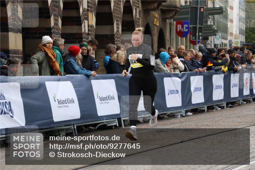 05.10.2025 - 20. swb-Marathon Bremen Strokosch-Dieckow http://msf.ph/oto/9277645 05.10.2025 11:13:30 Ziel 10273, 10433, 11117, 11367 meine-sportfotos.de